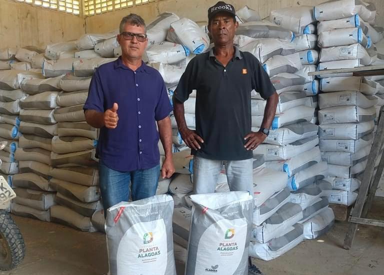 FORAM DISTRIBUÍDAS 16.400KG DE SEMENTES